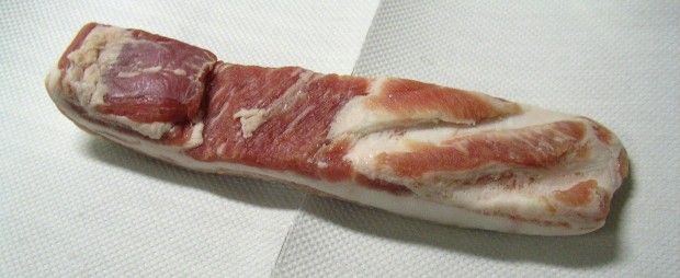塩漬け豚肉 - Toucinho de porco salgado