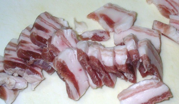 塩漬け豚肉 - Toucinho de porco salgado