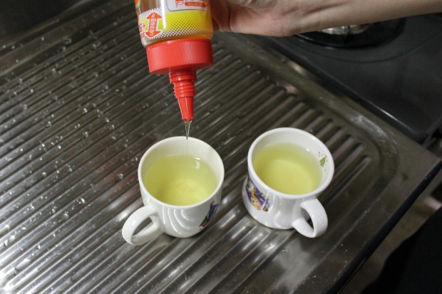 ハチミツ入りレモンバームティーの作り方 - How to make lemon balm tea with honey