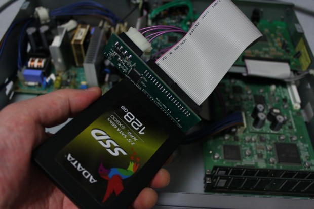 AKAI Z8 に内臓SSDを換装